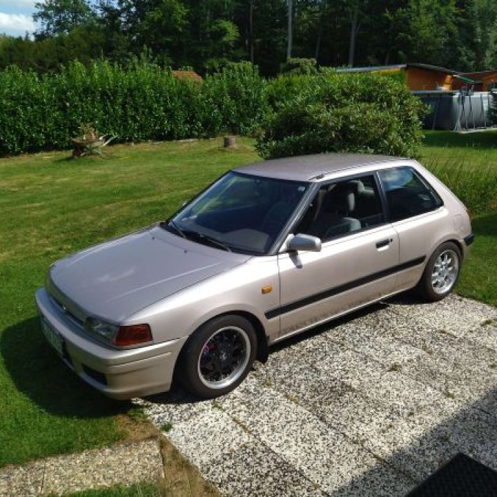 Daniel’s Mazda 323 BG