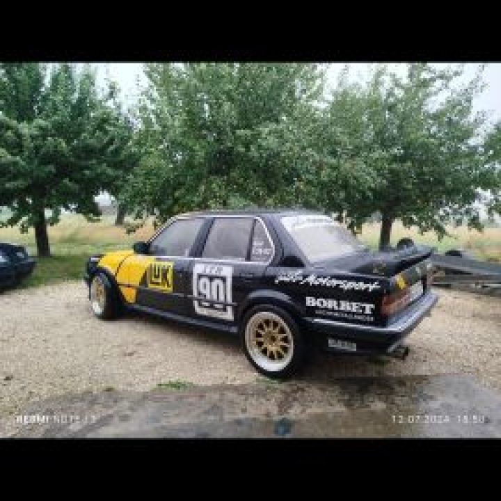 Lars’ BMW 325ix E30