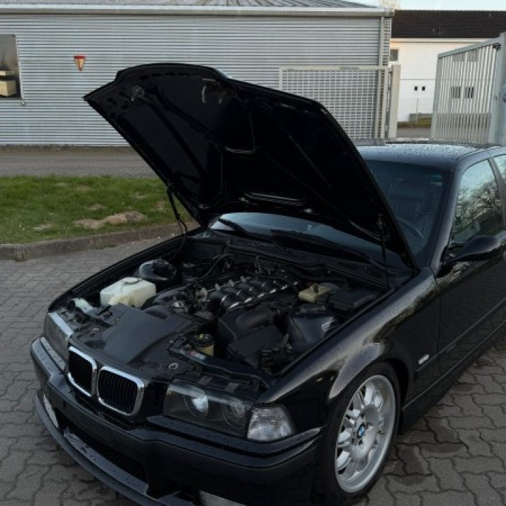 Alexander’s BMW E36 328i