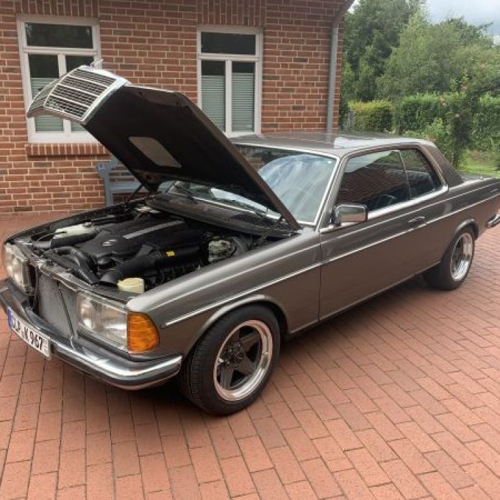 Konrad’s Mercedes Benz  W123 230CE