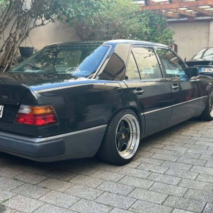 Lucas’ Mercedes W124 300D